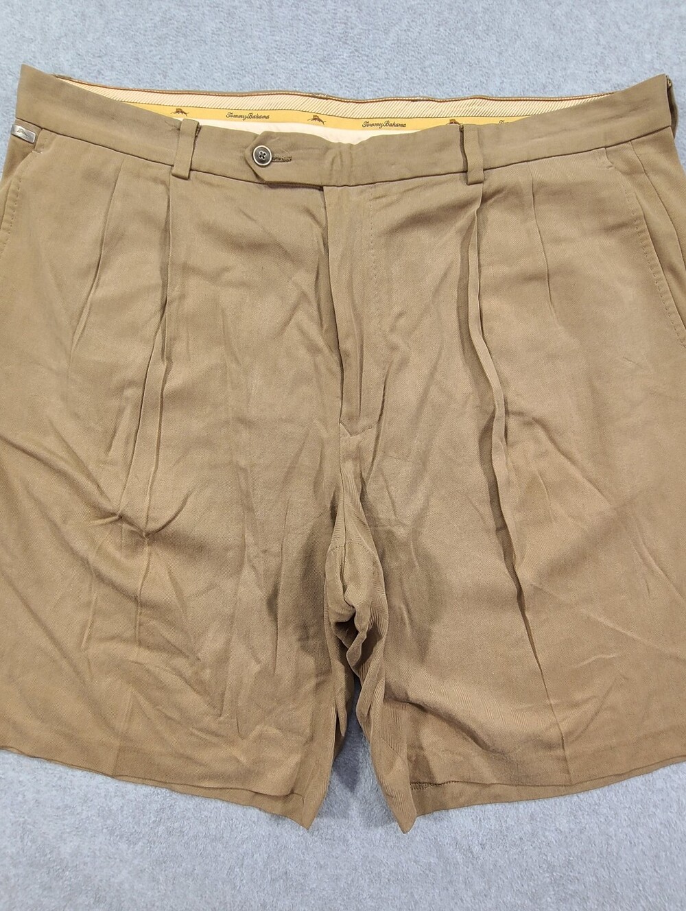 Tommy Bahama 100% Silk Pleated Shorts Men 40 Beige 9" Inseam Casual Preppy